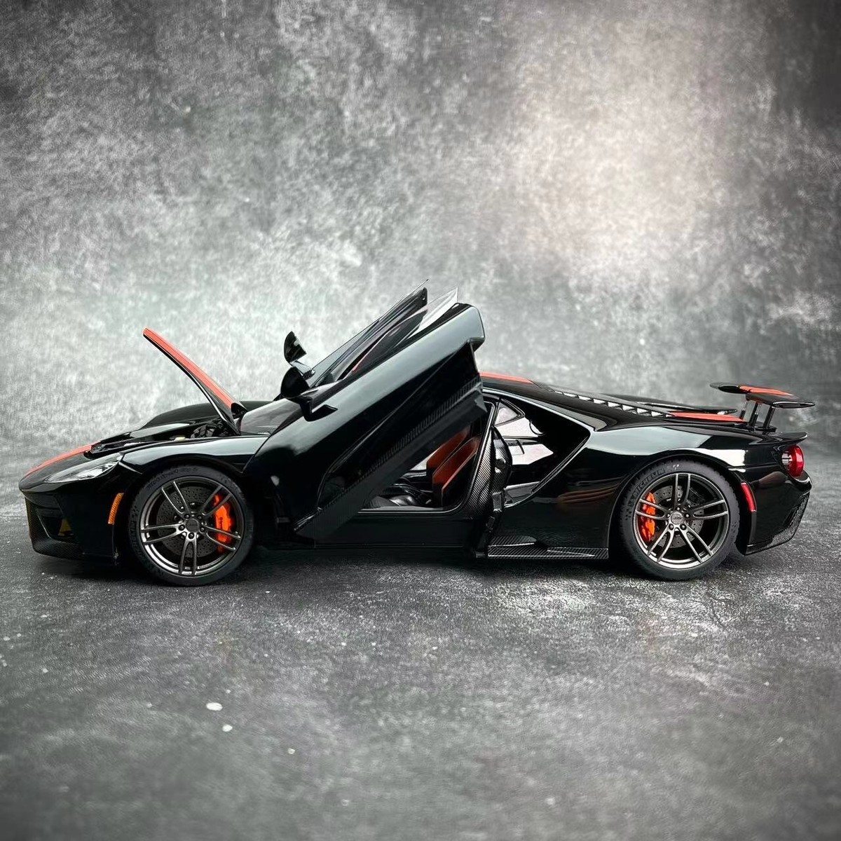 Autoart 1/18 FORD GT 2017 open close car modeln shadow black