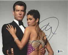 HALLE BERRY SIGNED SEXY 8X10 PHOTO DIE ANOTHER DAY X-MEN 2 PROOF BECKETT COA BAS