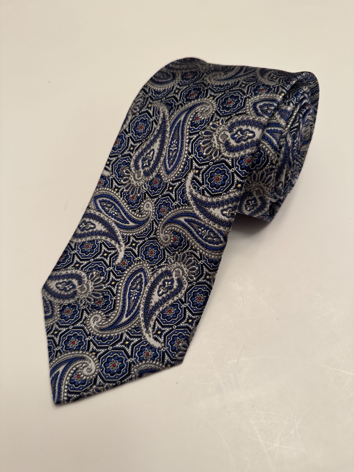 Jos. A. Bank Signature Gold Mens 100% Silk Blue Silver Paisley Geometric Necktie