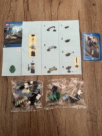 Lego City- Policeman with Cookie and Stinger (40175), complete without box