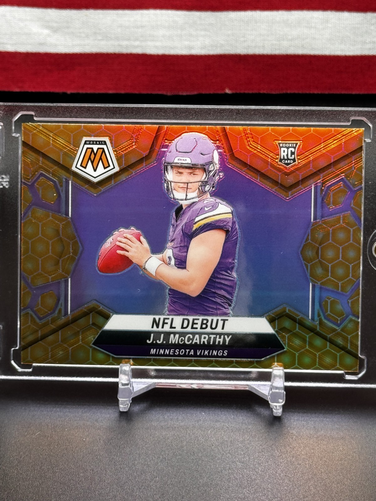2024 Panini Mosaic - NFL Debut J.J. McCarthy #275 Honeycomb Prizm (RC)