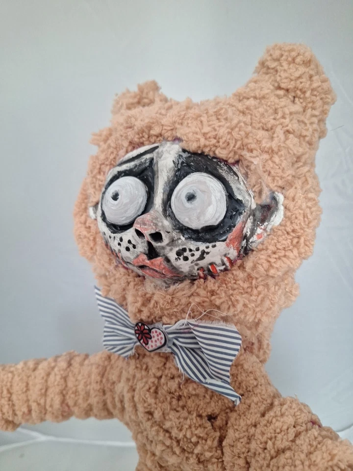 Coraline Mini-me Fuzzy Bear Linda muñeca artista roble hecha a mano. Muñecas Hauntedsoulsart Foto 3 de 4