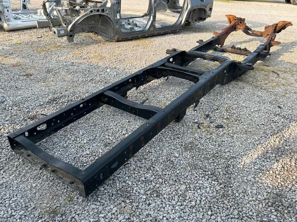 2019 - 2020 RAM 5500 4X4 173.4" WHEELBASE CREW CAB CHASSIS FRAME OEM 68353562AC Foto 3 de 4