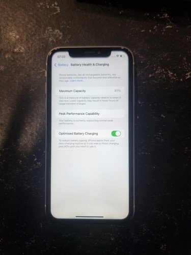 Apple iPhone XR White 64GB Unlocked (FAULTY POWER BUTTON AND VOLUME DOWN BUTTON) - Zdjęcie 5 z 6
