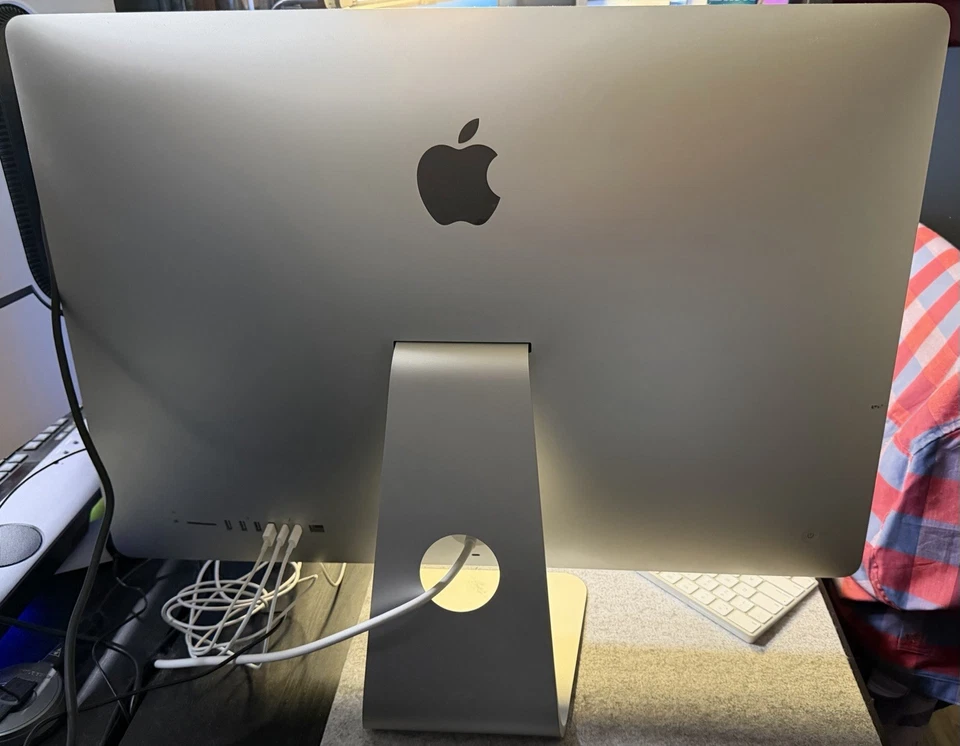 2020 Apple iMac 5K 27-inch 3.6GHz 10-Core i9 128GB RAM 1 TB SSD 5700XT 16GB - Image 2 of 4