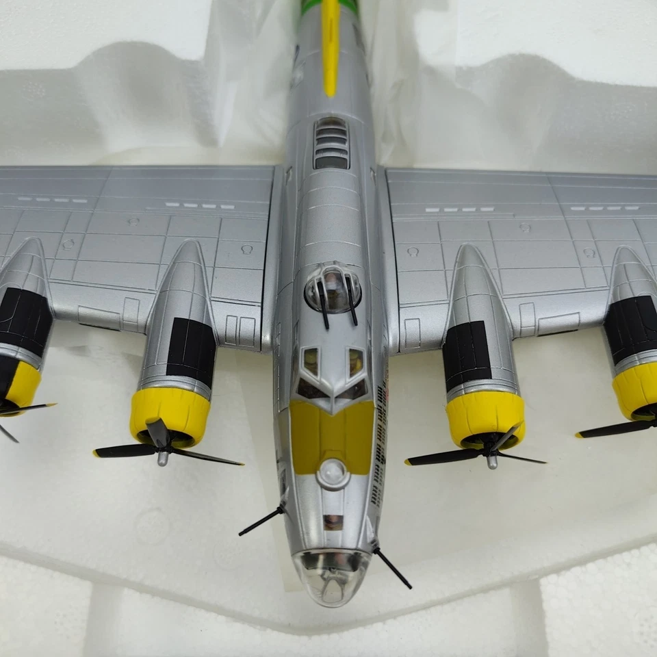 CORGI 1/72 Boeing B-17G "A Bit O' Lace" 709th BS 447th BG Norfolk 1945 US33306 - Image 4 of 4