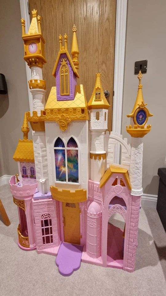 Disney Princess Ultimate Celebration Castle, 4 feet high, 3 stories and 6 rooms - Image 2 of 4