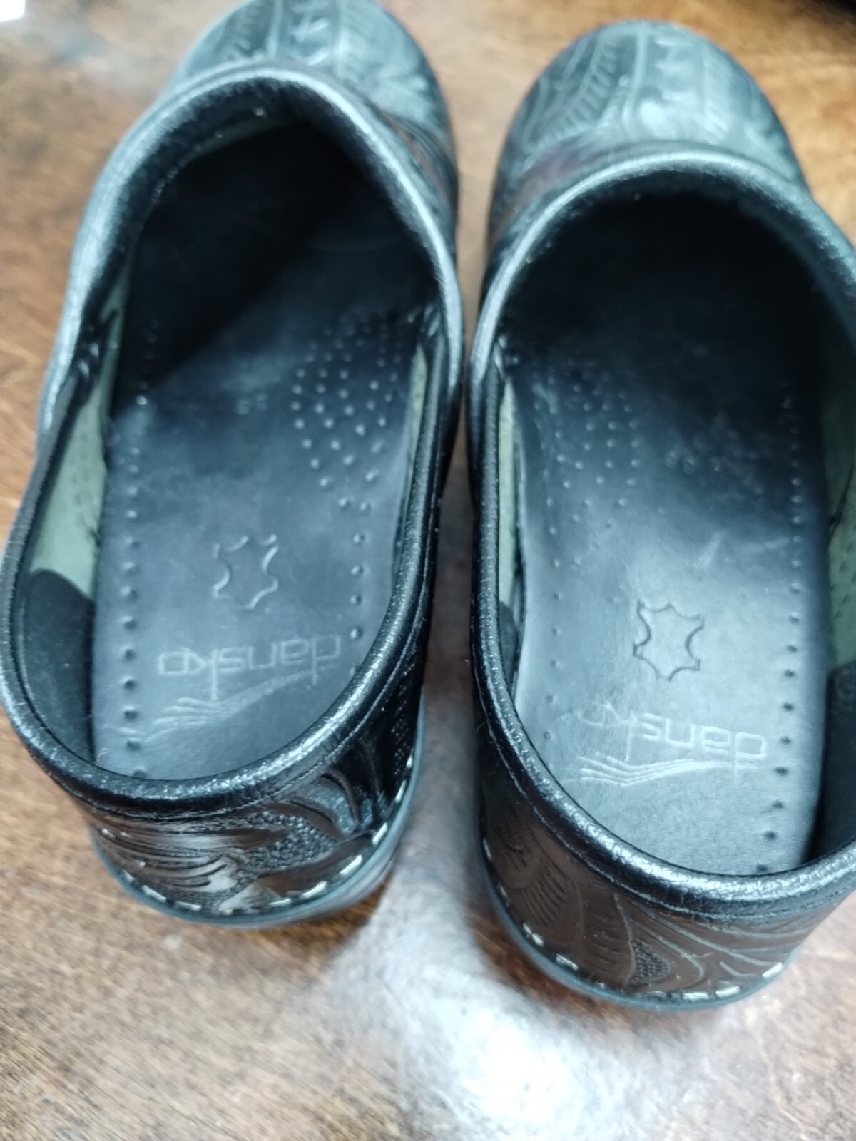 Dansko Embossed Leaf Pattern Clogs Black Leather … - image 9