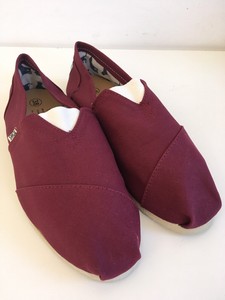 toms burgundy shoes