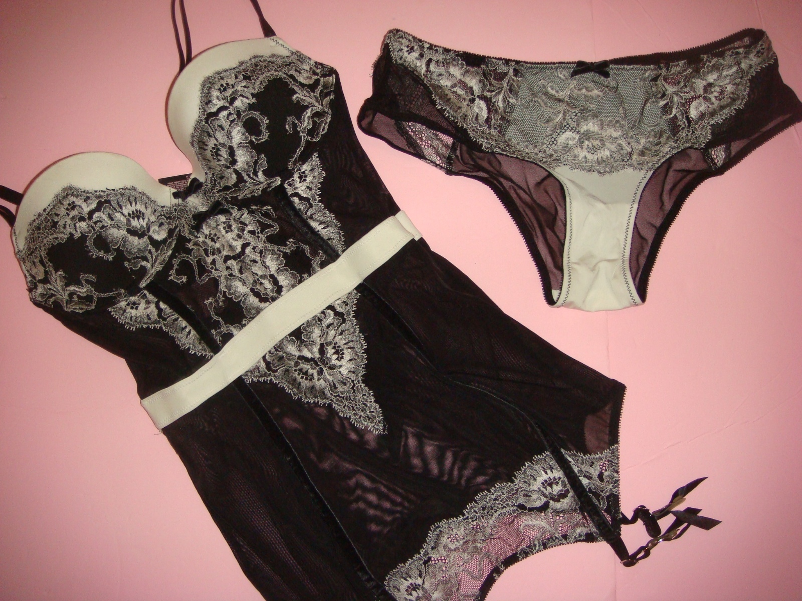 Victoria's Secret 32C BRA SET+GARTER SLIP gray BLACK WHITE floral lace VERY SEXY image 4