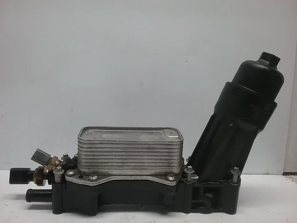 Dodge Challenger 2014-2018 adaptador de filtro de aceite carcasa enfriador 68105583AC (3,6 L V6 Foto 4 de 4