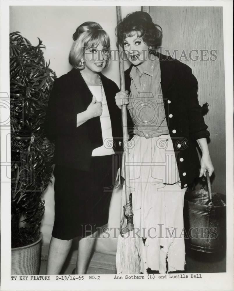 1965 Press Photo Actresses and comediennes Ann Sothern and Lucille Ball.