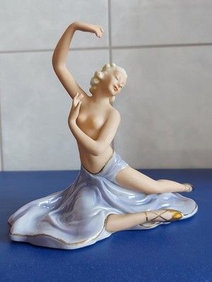 -~Fasold & Stauch-~Porzellanfigur-~Akt Nackte Dame mit Gewand