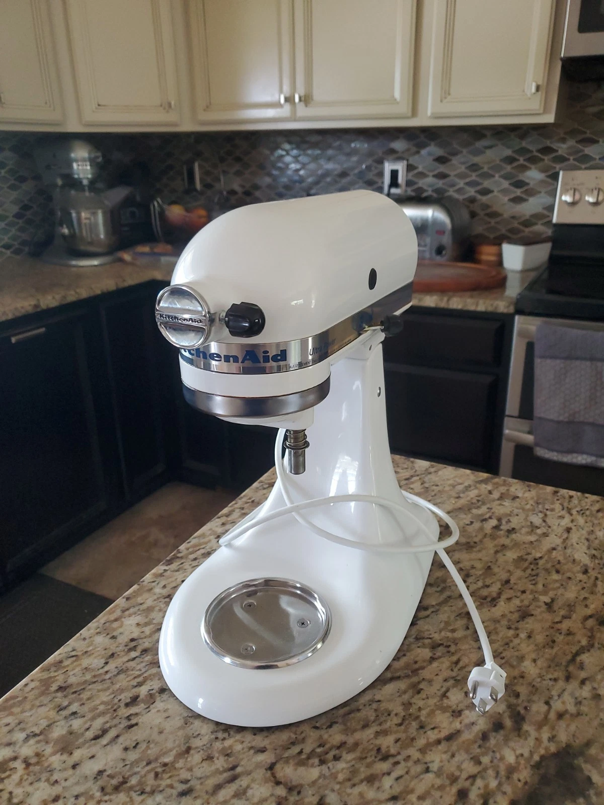 KitchenAid KSM90WH 300-Watt 10-Speed Tilt-Head Ultra-Power Stand Mixer -White
Opens in a new window