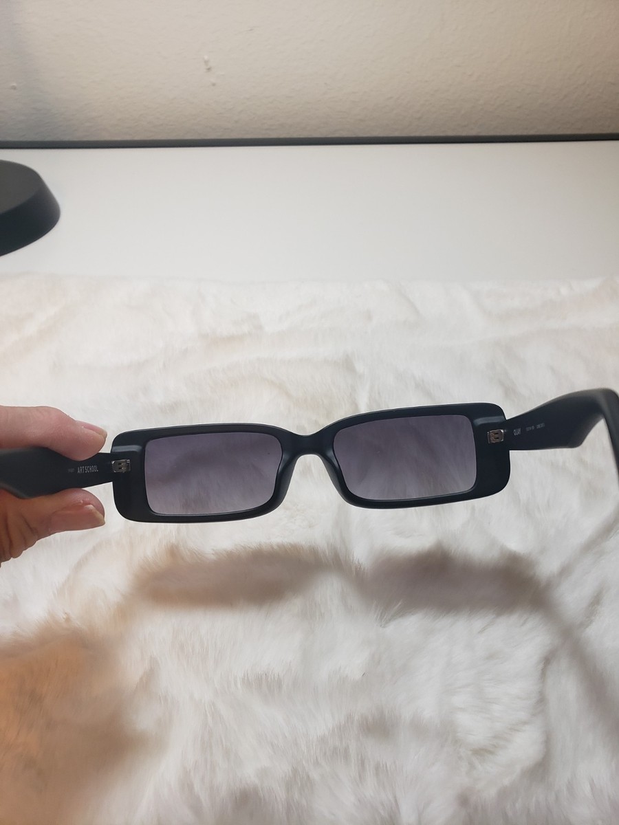 Quay Australia ART SCHOOL Sunglasses Black NEW W/ CASE  display picture 1