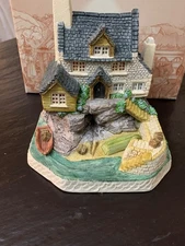 David Winter Oyster Bay Cottage Handmade and Hand painted 2006