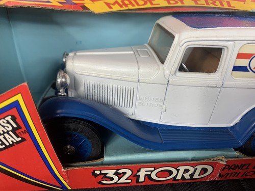 ✨ERTL TRUE VALUE 1932 FORD  PANEL DELIVERY LOCKING COIN BANK #9232✨ - Picture 2 of 9
