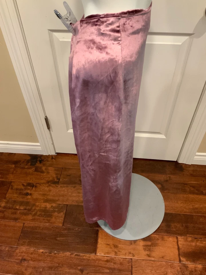 Saia Midi Vince Rosa Escuro Veludo Lápis Slip, Tamanho 2 Nova Com Etiqueta! US$ 325 - Imagem 3 de 4