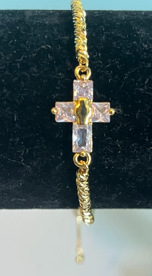 Brazalete Bolo Chapado en Oro 18K sobre Acero Inoxidable con Cruz de Piedra de Vidrio Liliaco Foto 3 de 4