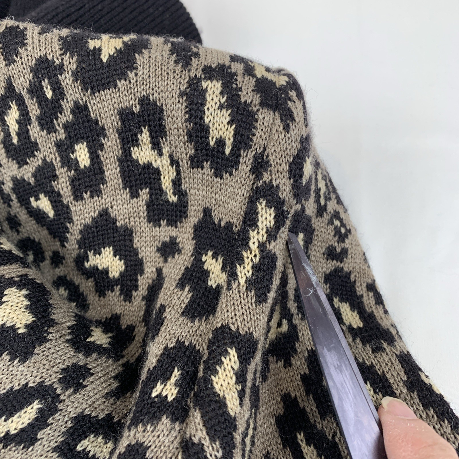 Vtg Valentino V Studio In Italy 100% Wool Knit Leopard Print 80s Women 8 Rare thumbnail 17