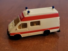 Krankenwagen Modell Praliné Ford Transit Notarzt Deutsches Rotes Kreuz 1:87