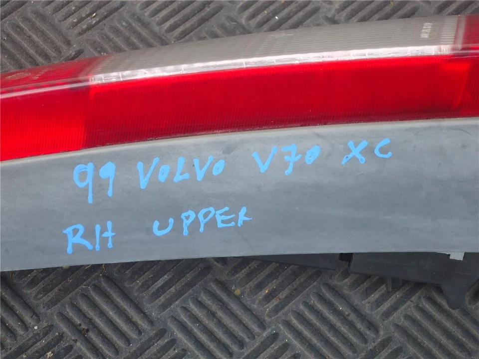 LUZ TRASERA VOLVO S70/V70 STATION WAGON LADO DEL PASAJERO OEM 1998-2000 Foto 2 de 4