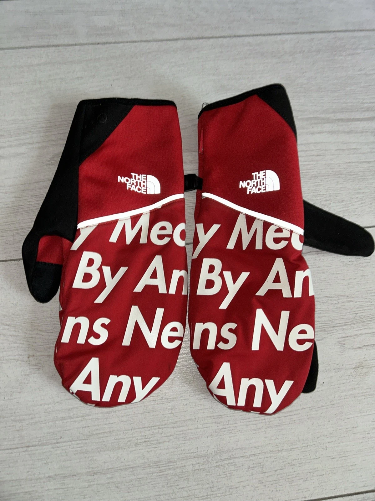 FW15 Supreme x THE NORTH FACE By Any Means Necessary Winter Runners BAMN Gloves
Opens in a new windo