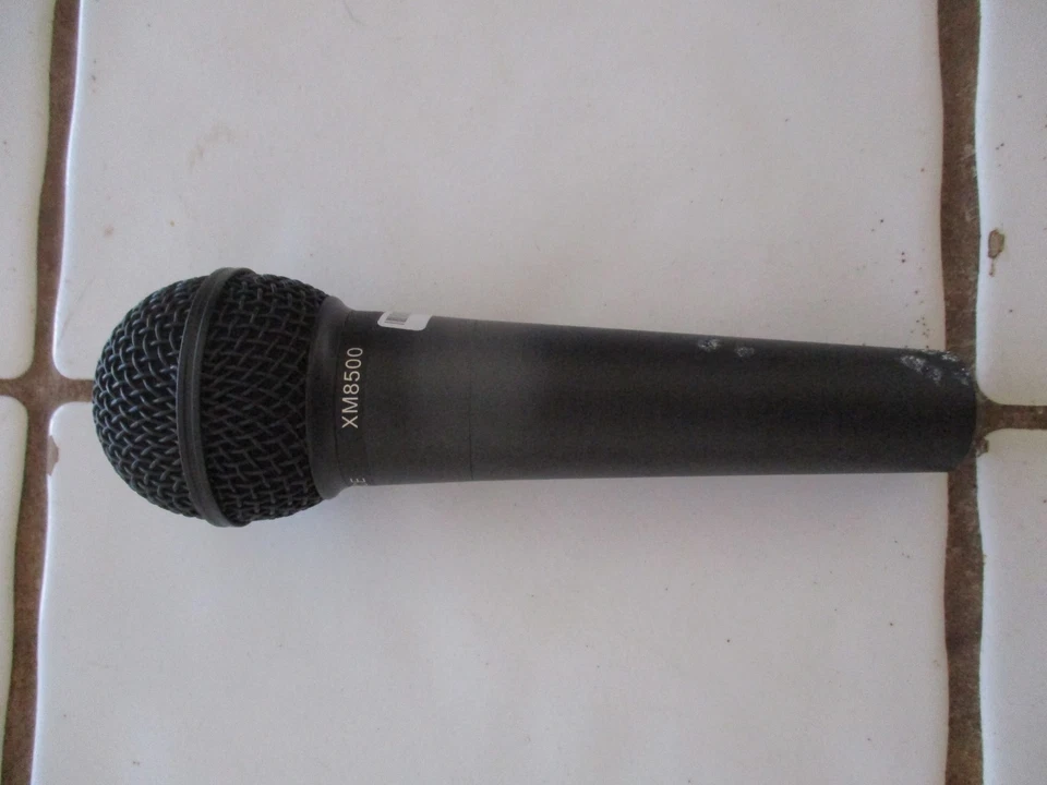 Behringer ULTRAVOICE XM8500 Dynamic Cardioid Vocal Microphone - Image 4 of 4