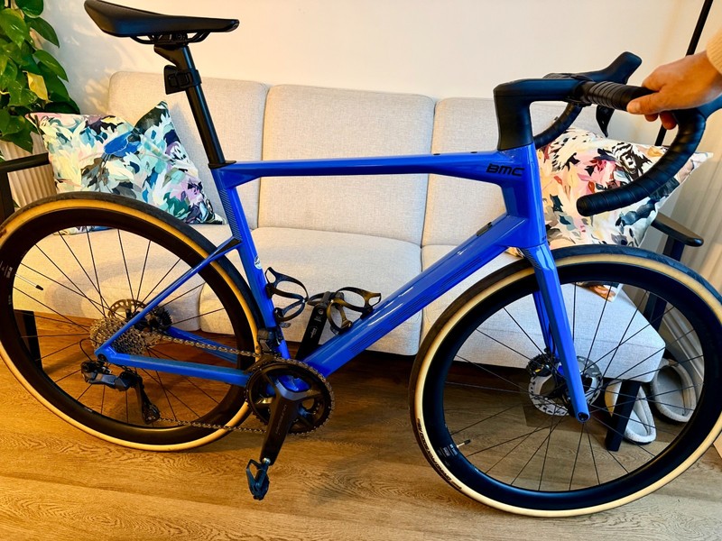 2023 BMC Roadmachine 01 - Three (Top Spec 01 - One frame) Size 56 - Immaculate