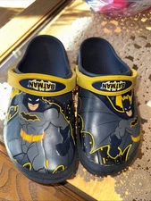 Kids BATMAN CROCS Classic Clogs Youth Sz J3 DC Comics GUC