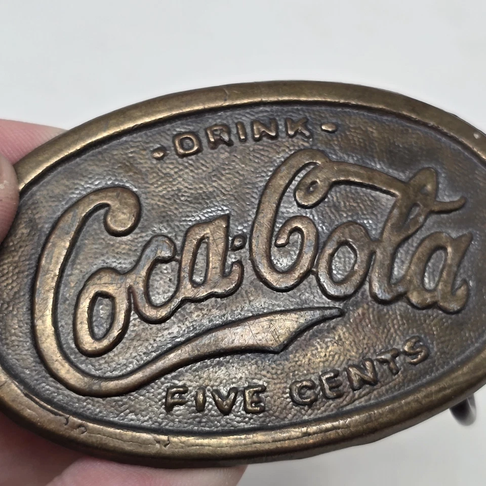 Hebilla de cinturón ovalada de latón Coca-Cola 4" x 2-1/2" dice 5 centavos vintage Foto 4 de 4