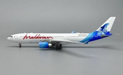 Maldivian Airlines Airbus A330-200 1/400 scale desk model NEW Phoenix Models