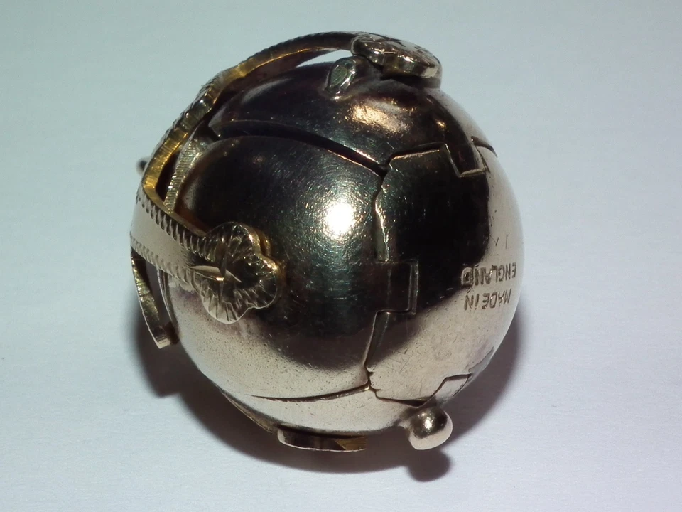 Superb Large 12g Vintage English 9ct Gold Freemasons Masonic Ball Cross Pendant - Image 2 of 4