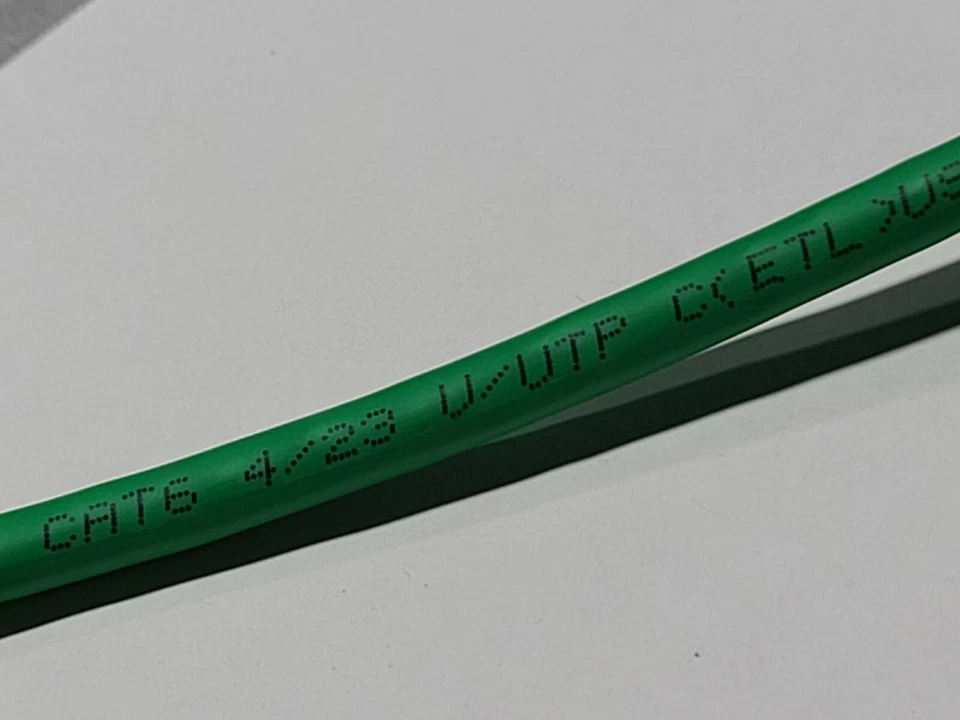 Cable de red Commscope CS34P 23/4P Cat6 U/UTP WebTrak Plenum CMP verde/100 pies Foto 3 de 4