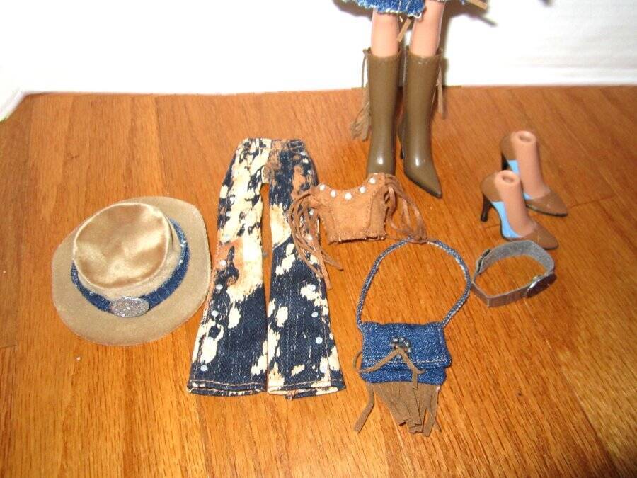 Vintage MGA Bratz ❤️ Wild Wild West Fianna Doll