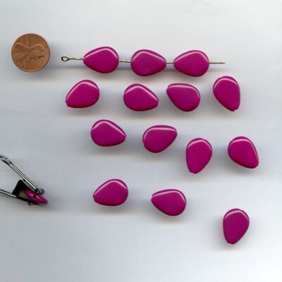 12 VINTAGE FUCHSIA ACRYLIC FLAT SMOOTH TEARDROP BEADS 5246