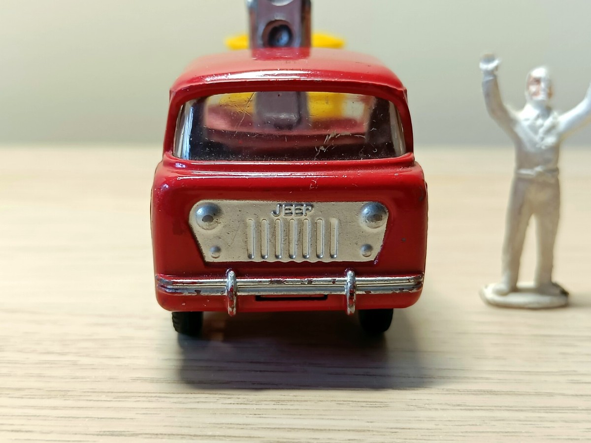 Corgi Toys Gift Set 14 Jeep FC-150 with hydraulic tower and figure