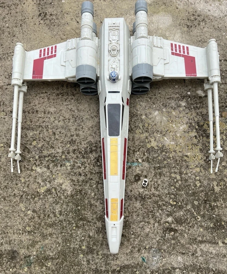Пластиковый истребитель Star Wars X Wing Hasbro 30x24 R2D2 издает звуки при нажатии - Изображение 3 из 4