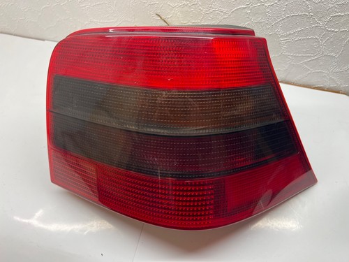 Orig. Hella Heckleuchte Rücklicht rechts VW Golf 4 / 2.0 / Bj. 2001 / 1 J