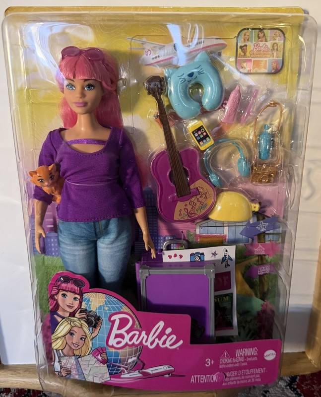 2018 Barbie Dreamhouse Adventures Doll & Accessories, Travel Set with Daisy Doll