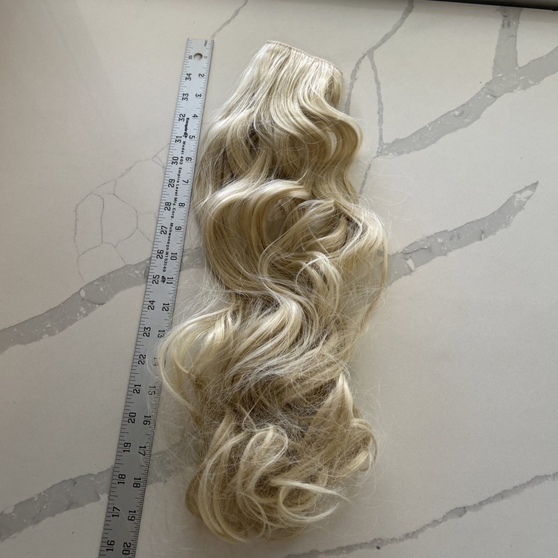NWT S-Noilite Clip in Hair Extension Wavy Light Blonde Synthetic Hair - 20”