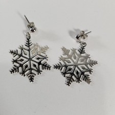 Snowflake Drop Earrings Silver Tone Festive Winter Holiday Dangle Jewelry