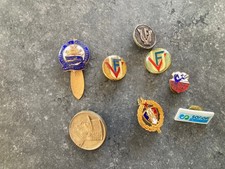Lot d'insignes Civiles Et Militaires,