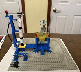 LEGO Classic Space 483 Alpha-1 Rocket Base w/ 3 Minifigures & Instructions