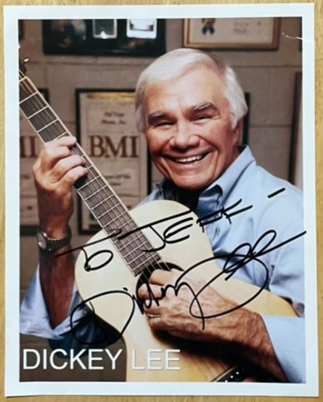 DICKEY LEE, 100% AUTHENTIC AUTOGRAPHED 8" x 10" PHOTO, MUSIC LEGEND, FANTASTIC !