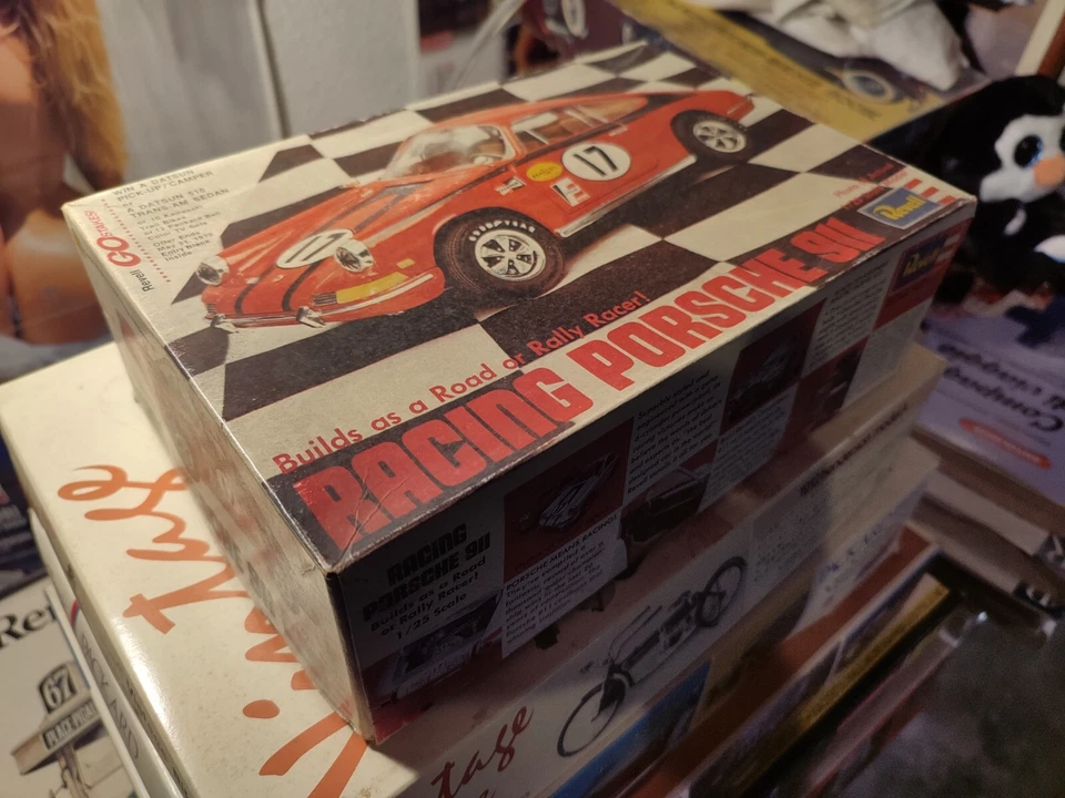 Racing Porsche 911 - Revell scala 1/25 - Immagine 2 di 4