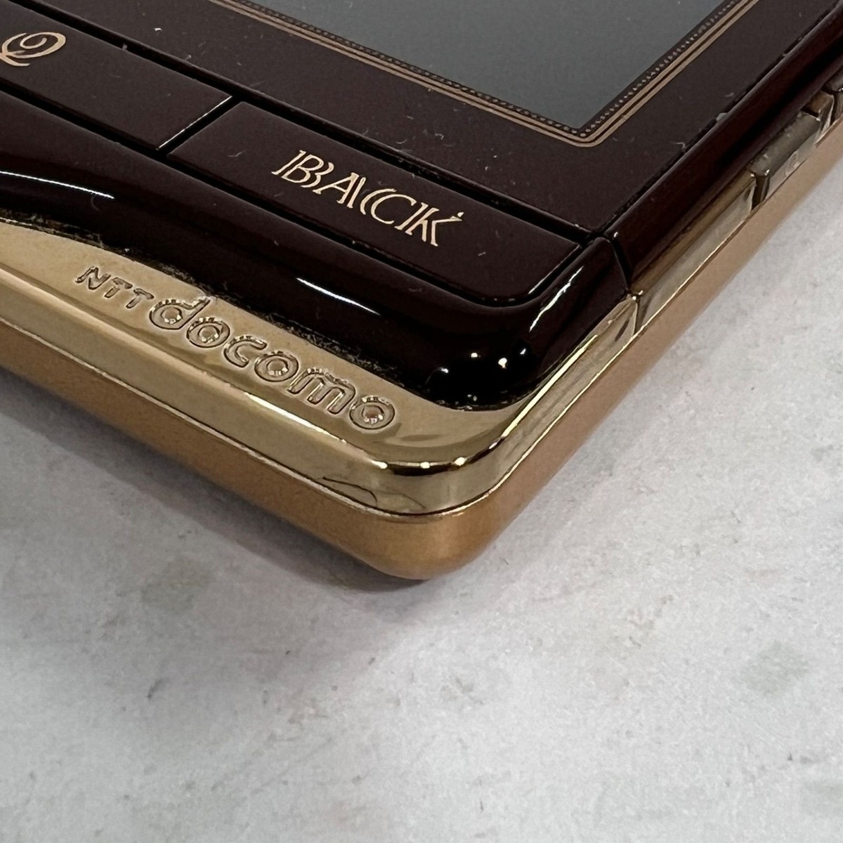 Used] Docomo Sharp SH-04D Q-pot. Bitter Choco Phone Rare