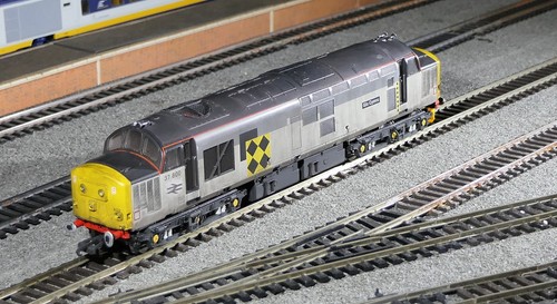 ViTrains 2071 Class 37 37800 in BR 2 Tone Grey Livery, Top Box. DCC Fitted | Zustand: Used