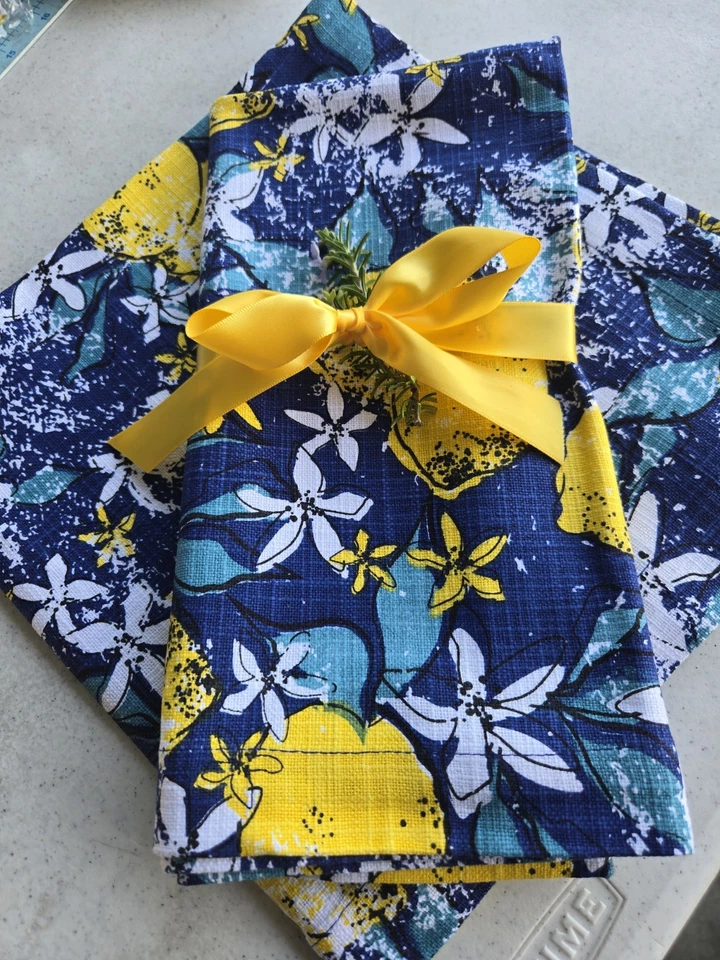 SARO LIFESTYLE Napkins Lemon Print Set of 4 Vibrant Colors Navy, Yellow, White & Aqua 20" x 20"