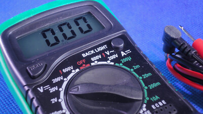 3½stelliges beleuchtetes Digital-Multimeter Volt- Ampere- Ohm- Meter & TR-Tester